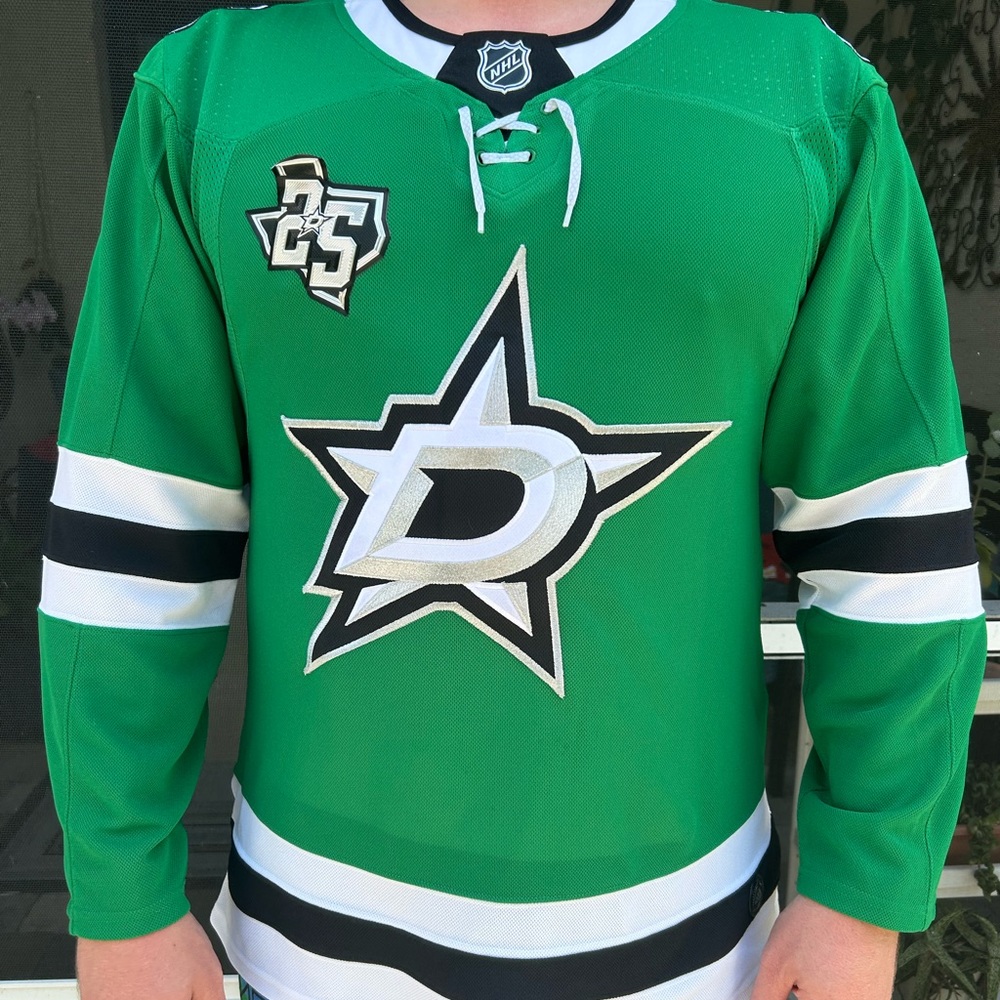 Like New Dallas Stars Hockey Sweater